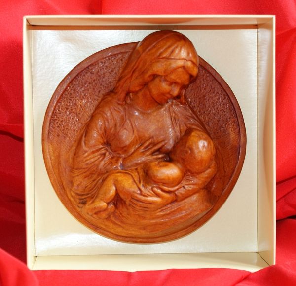 Relief gipsowy Matka Boska Karmiąca
Średnica 15cm