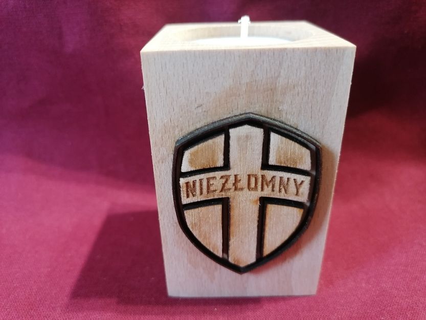 Świecznik Niezłomny naklejany 8 cm