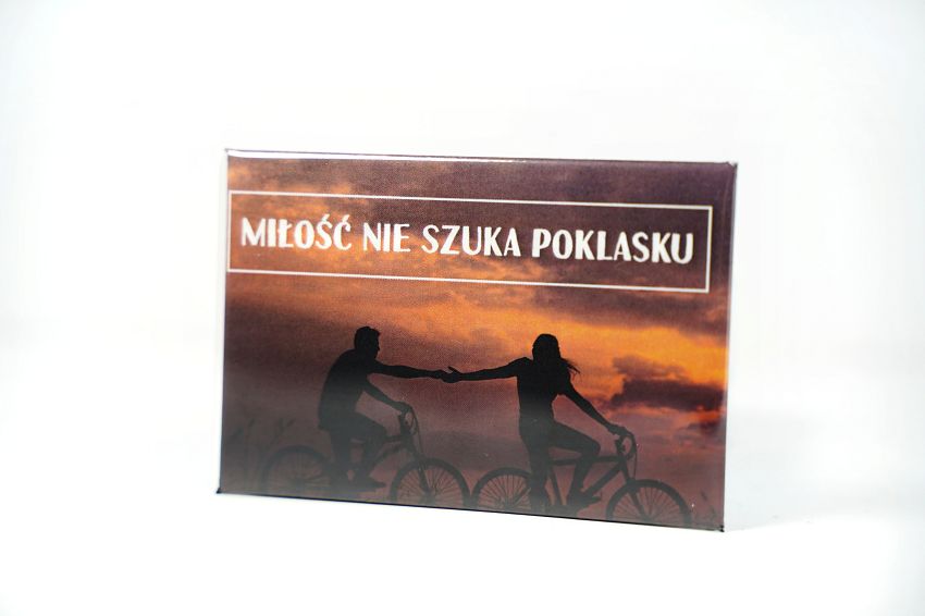 Magnes metalowy 8 x 5,5 cm - Nie szuka poklasku