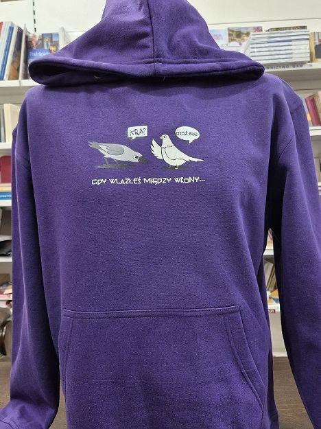 Bluza z kapturem fioletowa Gdy wlazłeś miedzy wrony