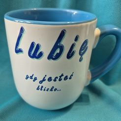 Kubek niebieski zaokrąglony Lubię gdy jesteś blisko...