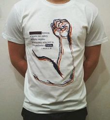 Koszulka T-shirt Zwycięstwo bowiem w bitwie nie zależy od liczby wojska; prawdziwą siłą jest ta, która pochodzi z Nieba.