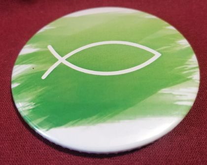 Przypinka button 7,8 cm zielona Rybka