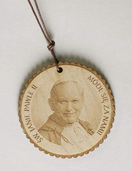 Zawieszka drewniana Jan Paweł II (5cm)