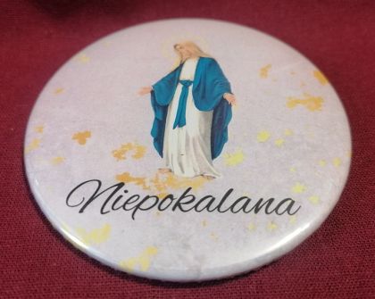 Przypinka button 7,8 cm Niepokalana