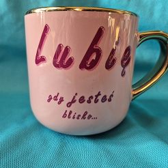 Kubek różowy ze złotym rantem Lubię gdy jesteś (2)