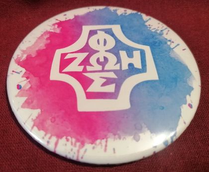 Przypinka button 7,8 cm różowo-niebieska Foska