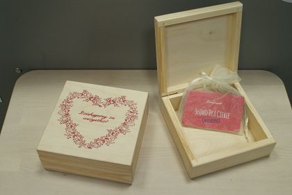 Szkatułka drewniana 12x12x5 cm z napisem "Dziękujemy za wszystko"