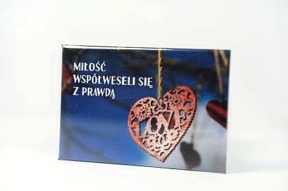 Magnes metalowy 8 x 5,5 cm - Miłość współweseli się z prawdą