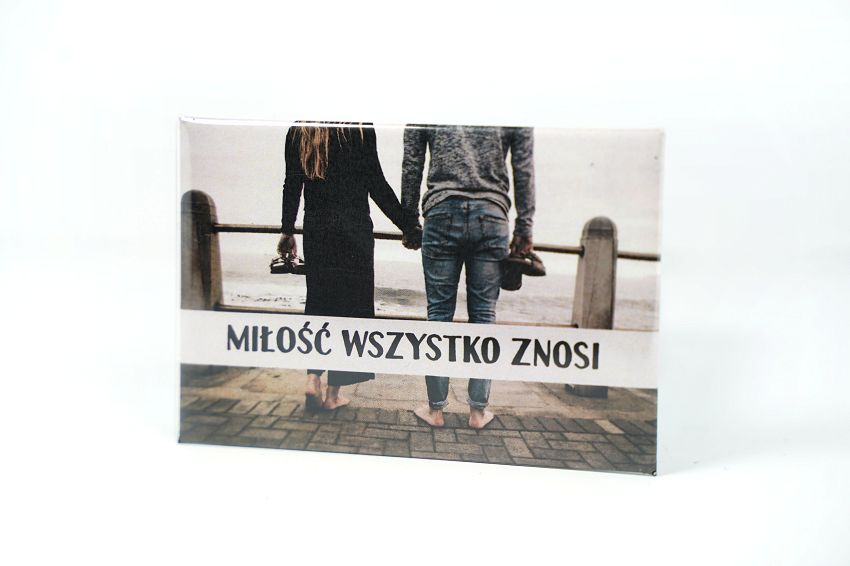 Magnes metalowy 8 x 5,5 cm - Miłość wszystko znosi