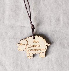 Zawieszka owieczka drewniana - Pan mnie strzeże!