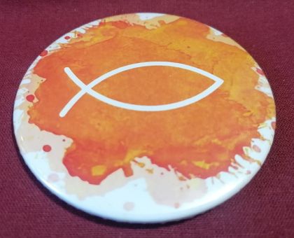 Przypinka button 7,8 cm pomarańczowa Rybka