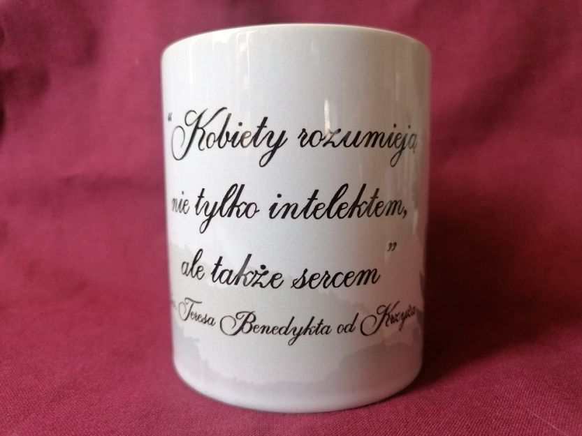 Kubek czarny Kobiety rozumieją ...