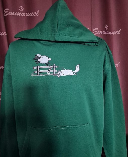 Bluza z kapturem zielona Jak owce między wilki