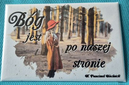 Magnes metalowy 8 x 5,5 cm Bóg jest po naszej stronie