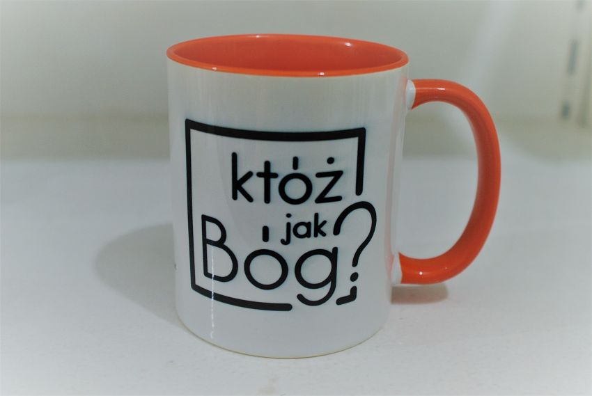 Kubek z kolorowym wnętrzem - Któż jak Bóg?