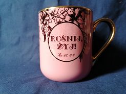 Kubek różowy ze złotym rantem 330ml Rośnij żyj Ez 16, 6-7