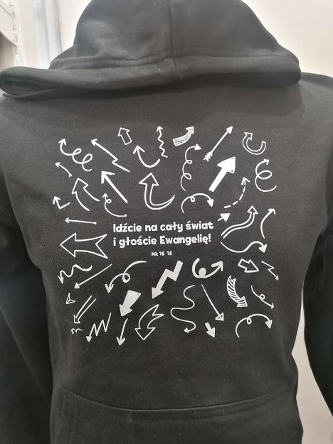 Bluza z kapturem czarna Idźcie na cały świat i głoście Ewangelię