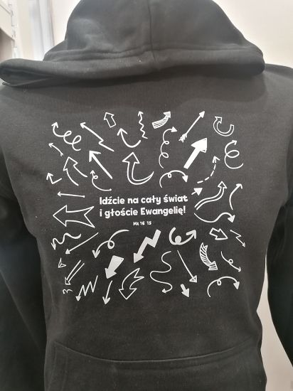 Bluza z kapturem czarna Idźcie na cały świat i głoście Ewangelię
