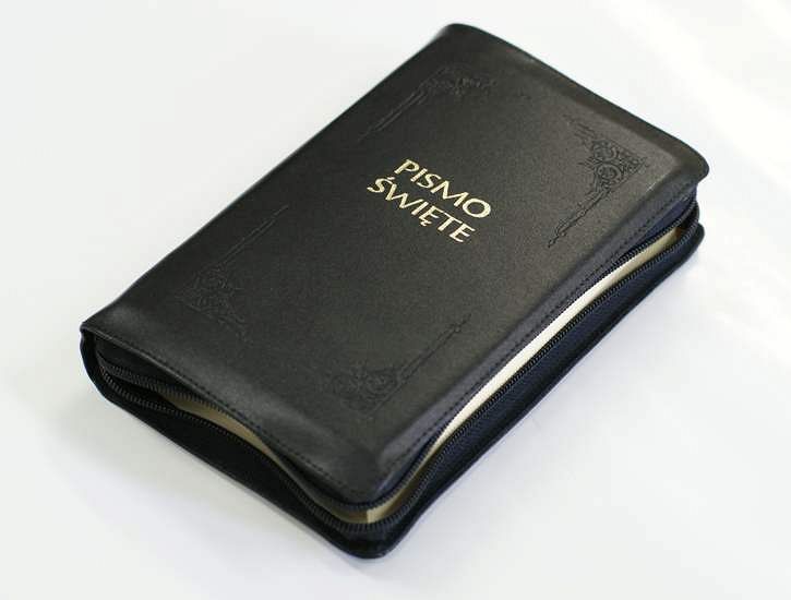 Pismo Święte Starego i Nowego Testamentu z zamkiem - czarne
