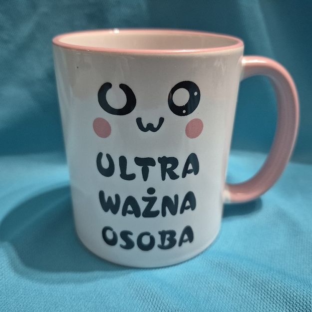 Kubek z różowym uchem Ultra Ważna Osoba (2)